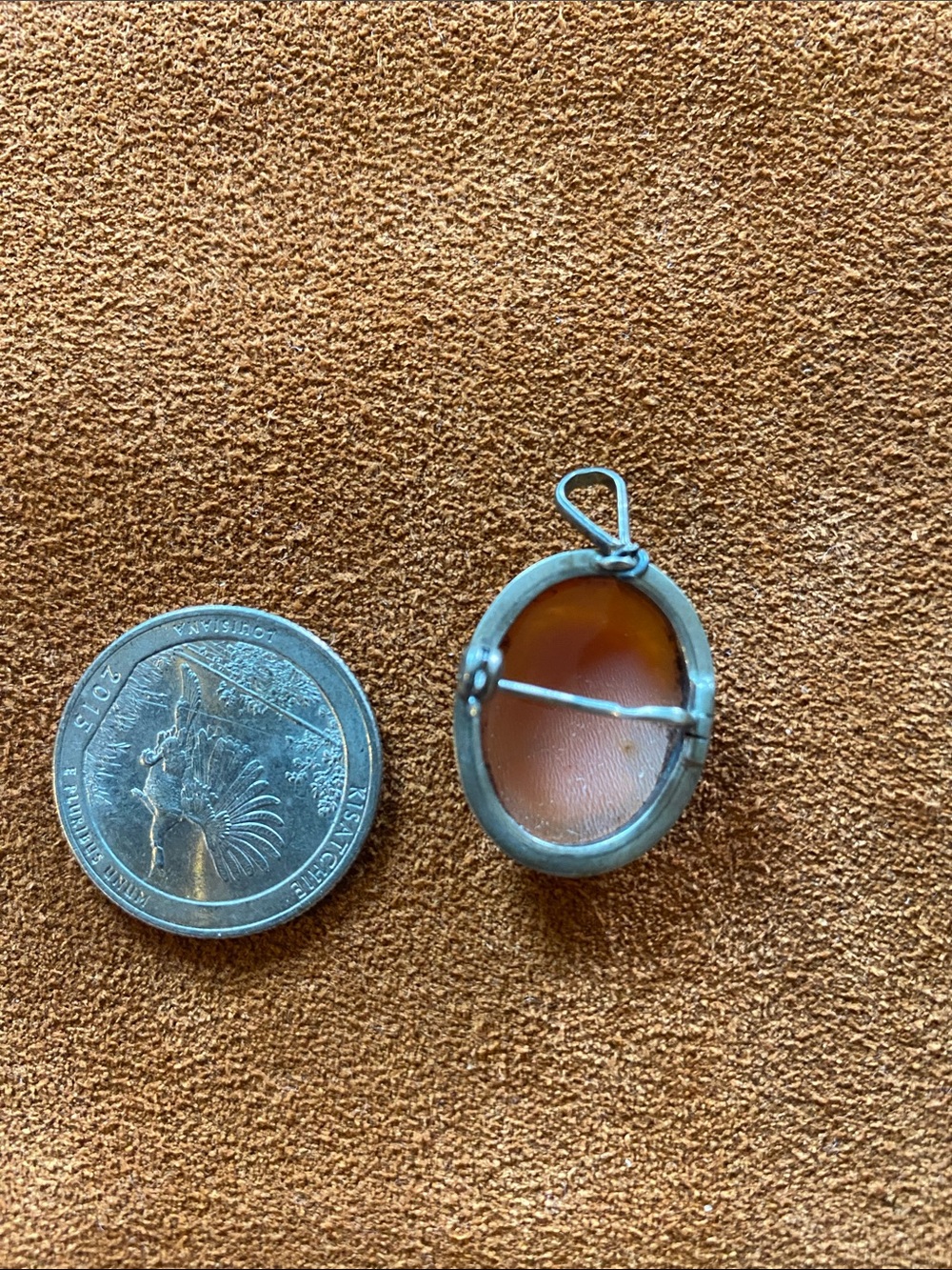 Hand-Carved Shell Cameo Pendant in sterling silver & 18k gold accents - Picture 3 of 3
